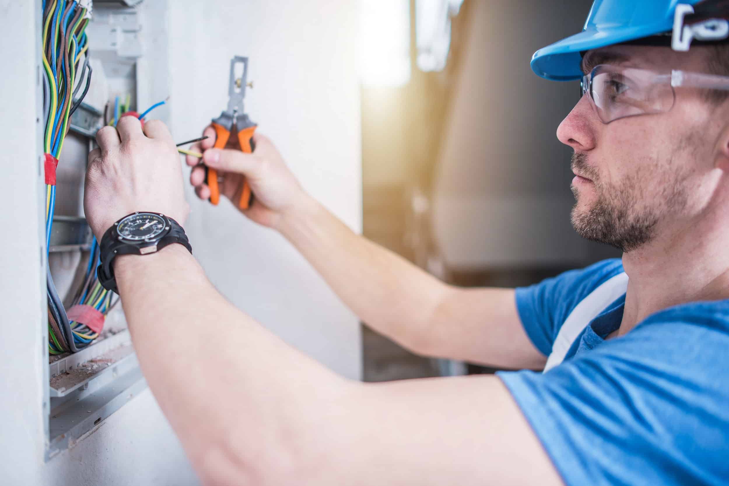 Aplicación De Procedimientos De Instalaciones Eléctricas En Baja Tensión E-Learning Sincrónico 